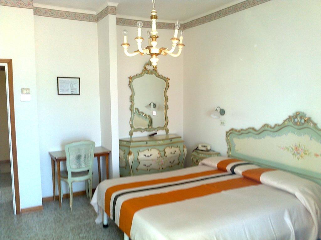 Hotel Continental Lido di Jesolo Szoba fotó