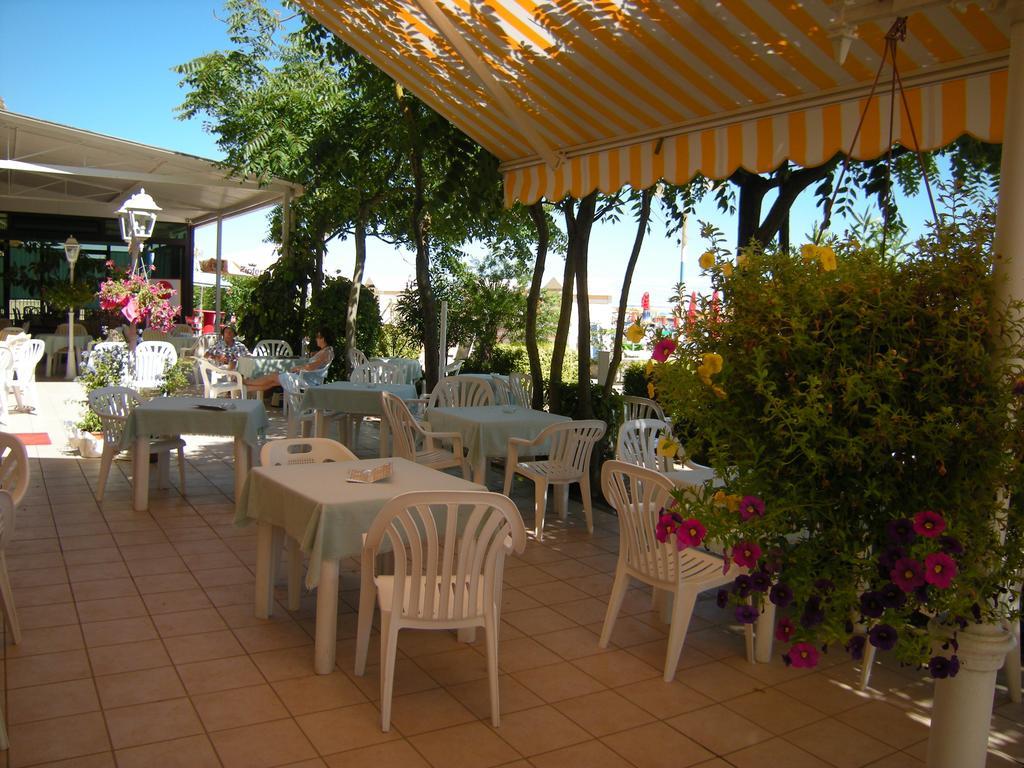 Hotel Continental Lido di Jesolo Kültér fotó