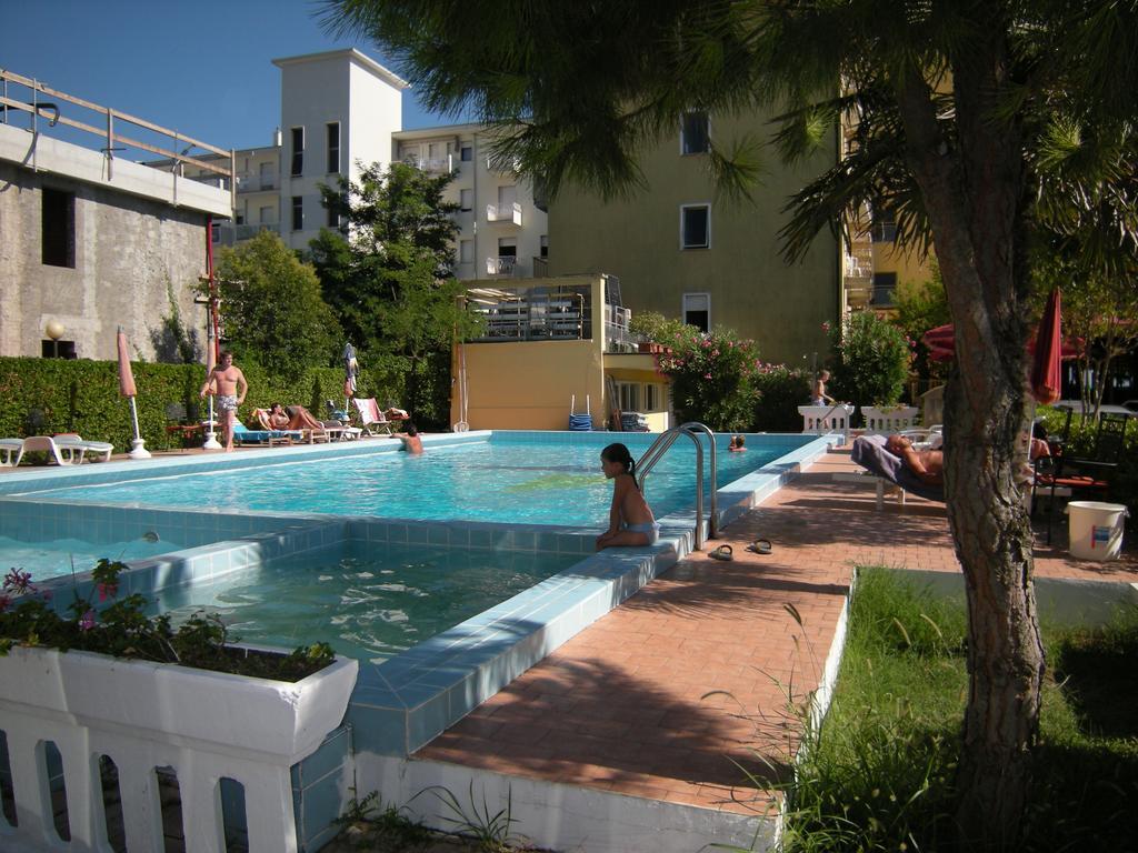 Hotel Continental Lido di Jesolo Kültér fotó