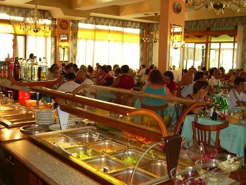 Hotel Continental Lido di Jesolo Kültér fotó
