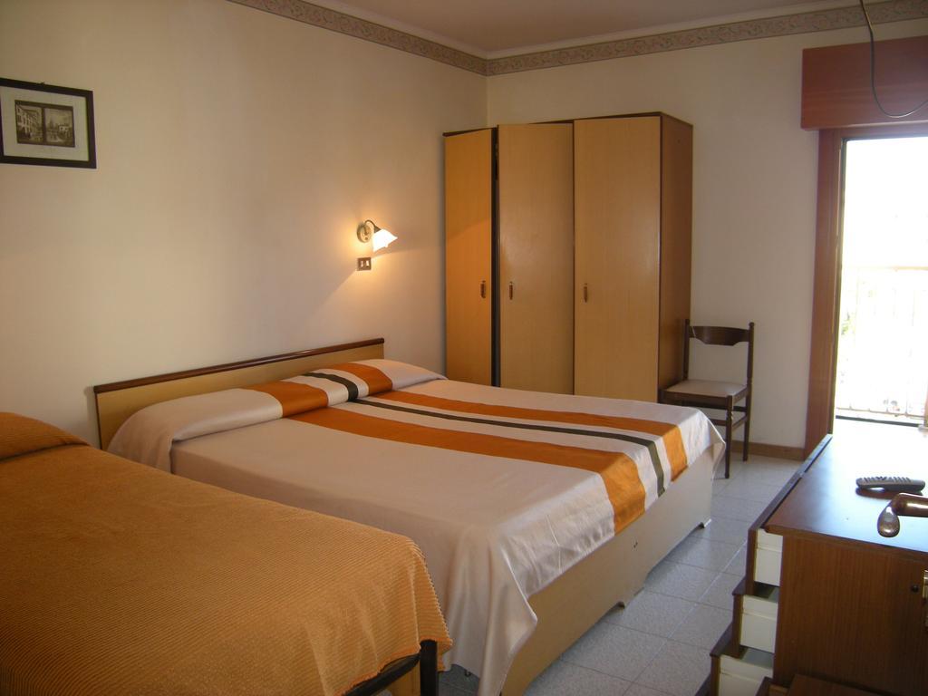 Hotel Continental Lido di Jesolo Szoba fotó