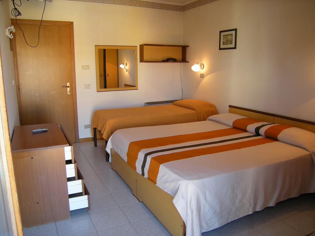 Hotel Continental Lido di Jesolo Szoba fotó