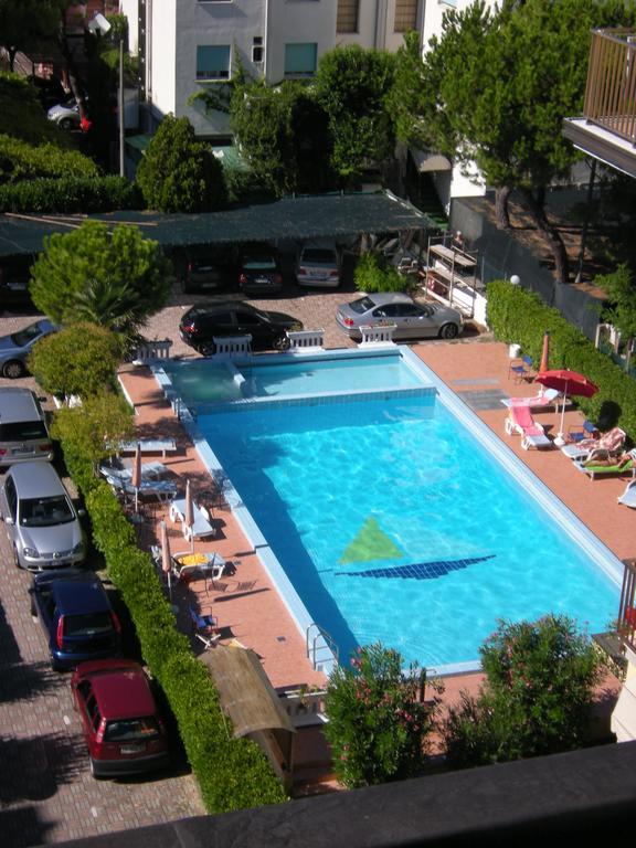Hotel Continental Lido di Jesolo Kültér fotó