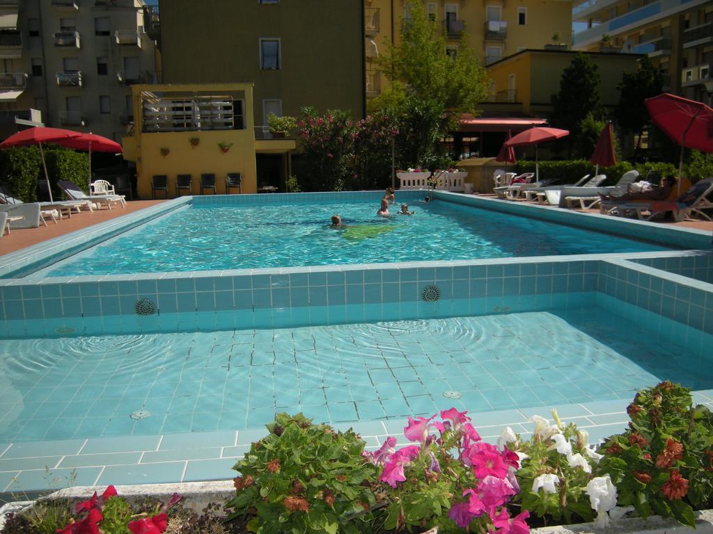 Hotel Continental Lido di Jesolo Kültér fotó