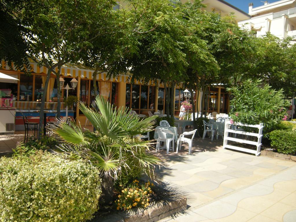 Hotel Continental Lido di Jesolo Kültér fotó