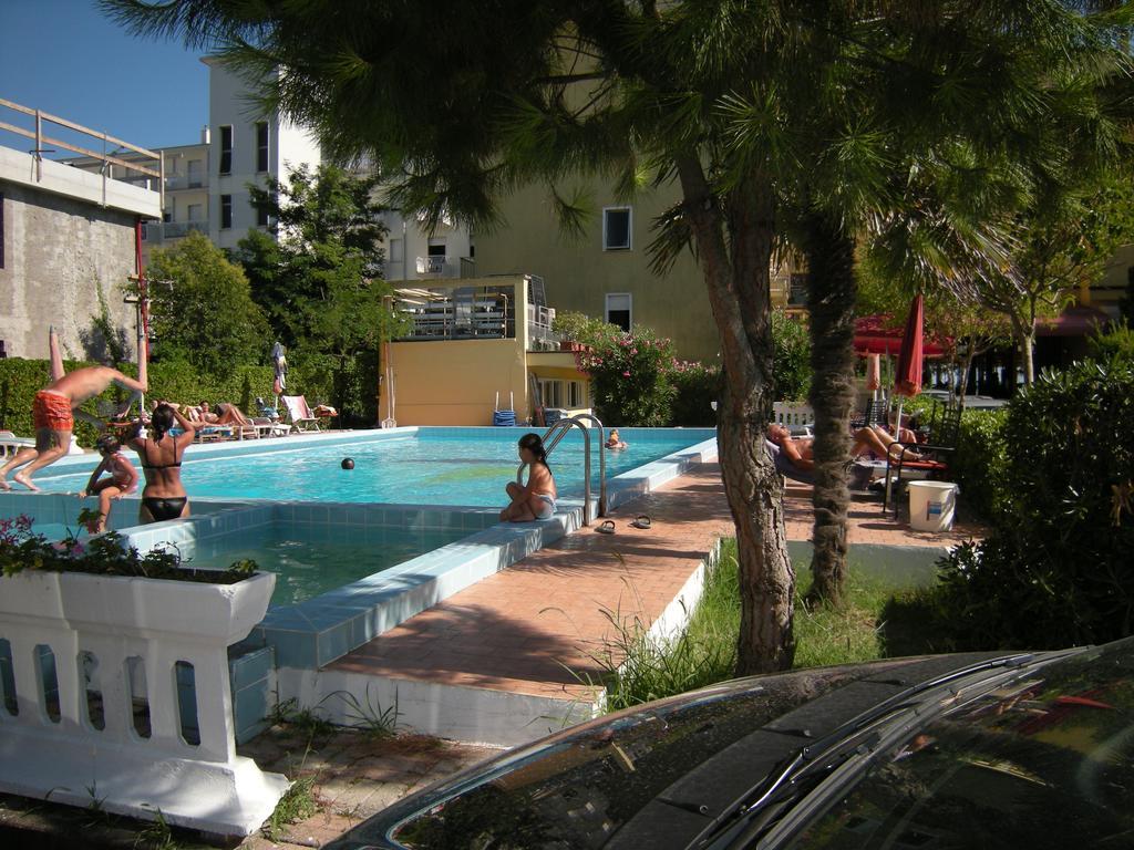 Hotel Continental Lido di Jesolo Kültér fotó